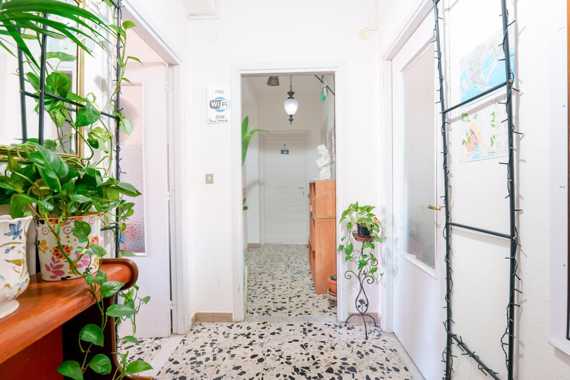 B&B Pothos - Eng Ita - Air Conditioning Wi-Fi Fridge Netflix Local Guide - Aria Condizionata, Frigo, Internet, Guida Locale Cagliari Bagian luar foto